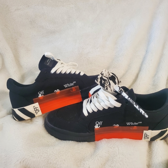 Off white shoes - Picture 3 of 5